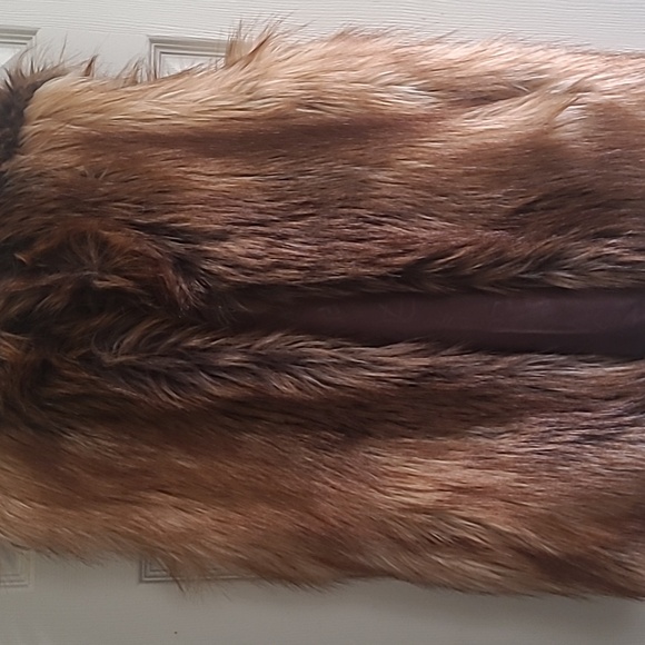 Sleeveless faux fur Jacket - Picture 1 of 8